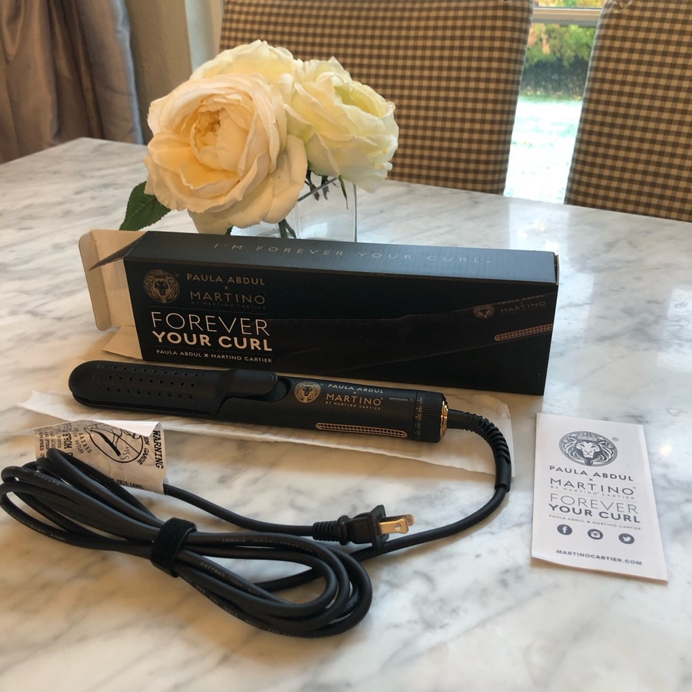 Paula Abdul+Martino “Forever Your Curl” Hair Straightener/Curler styling tool.